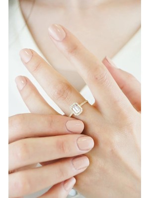 Güler Kuyumculuk 14 Ayar Altın Baget Taşlı Yüzük