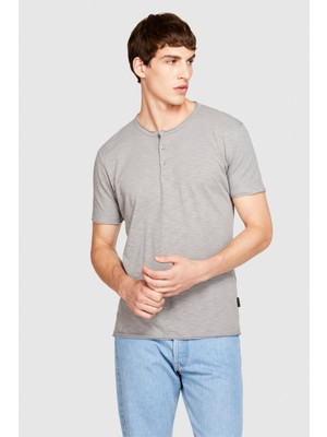 Sisley %100 Koton Slim Fit Düğme Detayli Slub T-Shirt Erkek Siyah T-Shirt - 323A3YR7S1009