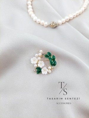 Tasarım Sentezi Broş Metal Rozet Gardenya Incili Taşlı Yaprak Dal Çiçek Yaka Kıyafet Şapka Takı Aksesuar Hediye