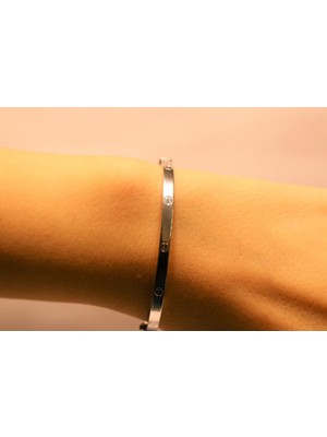 Güler Kuyumculuk 8 Ayar Beyaz Altın Çivili Kelepçe Bilezik