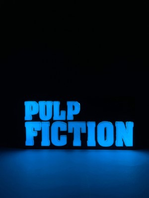 Domini Pulp Fiction - Rgb LED Işıklı 3 Boyutlu Tabela - 20CM x 9.5cm x 2cm (Bluetooth Kontrollü)