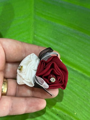Gönülden Tasarım Iki Renkli Taşlı Çiçekli Tasarım Broş Yaka Iğnesi 5x3 cm