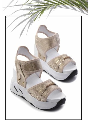 Bambi Bej Çizgili   Kadın Sandalet K05026200109