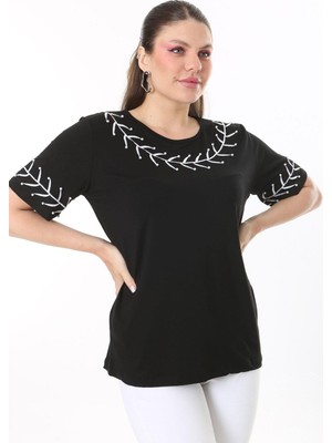 Şans Kadın Büyük Beden Beyaz İnci Ve Nakış Detaylı Kısa Kollu Bluz 65N37677