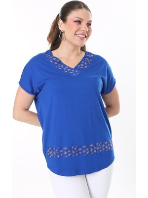 Şans Kadın Büyük Beden Saks Taş Detaylı V Yakalı Kısa Kollu Bluz 65N37673