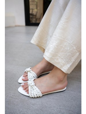 Laminta Mirim Beyaz Örgü Detaylı Kadın Terlik