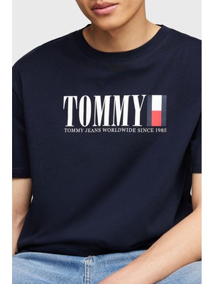 Tommy Jeans Regular Fit Bisiklet Yaka T Shirt Erkek T Shirt DM0DM18533 C1G