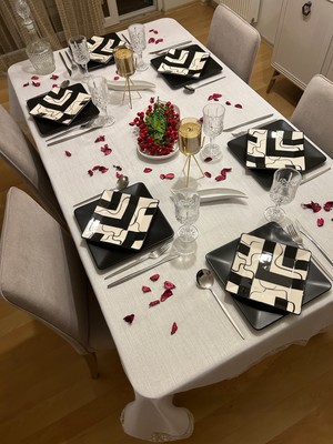 Meral Kurşun Collection Güpür Detaylı Simli Dertsiz Salon Masa Örtüsü Kırık Beyaz