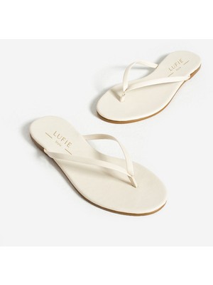 Flufie Kadın Kemik Renkli Parmak Arası Terlik Düz Taban ile Şıklık ve Konfor