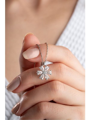 Silvano Jewelry 925 Ayar Gümüş Beyaz Lotus Çiçeği Kolye