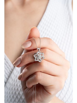 Silvano Jewelry 925 Ayar Gümüş Baget Taşlı Rüzgargülü Kolye