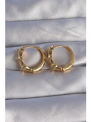 Clariss Pirinç Gold Renk Kabartmalı Zirkon Taşlı Oval Model Küpe