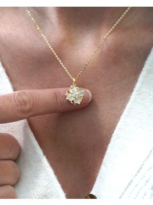 Birtekbana Dönebilen Çiçek Kolye