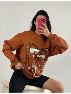 Minaaise Karamel Baskılı Taş Işlemeli Şardonlu Oversize Sweatshirt 26228