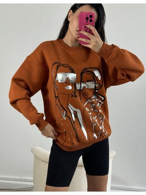 Minaaise Karamel Baskılı Taş Işlemeli Şardonlu Oversize Sweatshirt 26228