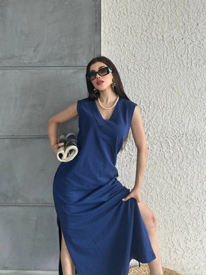 Hazelin Kadın Lacivert V Yaka Kolsuz Cepli Yırtmaç Detaylı Elbise Hzl24S-Mj13001