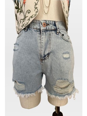 Ravencia Kadın Yırtık Paçalı Kot Şort
