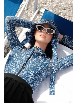 Manuka Kadın Surf Mayo – Mavi Blue Shell Desen, Yüksek Yaka, Fermuarlı, Uzun Kollu, Astarlı ve Göğüs Destekli