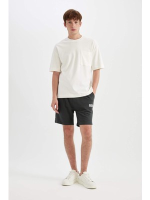 DeFacto Marvel Logo Only Regular Fit Düz Paça Şort C5866AX24HS