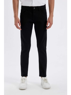 DeFacto Carlo Skinny Fit Ekstra Dar Kalıp Normal Bel Ekstra Dar Paça Jean Pantolon R8763AZ24AU