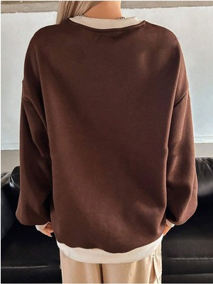 Trendseninle Kadın Kahverengi California Baskılı Bisiklet Yaka Bej Yaka Detay Oversize Sweatshirt