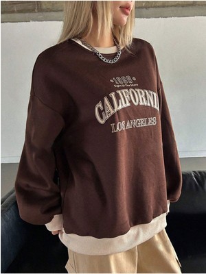 Trendseninle Kadın Kahverengi California Baskılı Bisiklet Yaka Bej Yaka Detay Oversize Sweatshirt