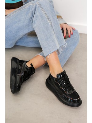 Stil Durağı M387 MODEL 4 CM  ŞEFFAF TABAN DETAYLI YENİ SEZON  SPOR AYAKKABI SIY.RUGAN