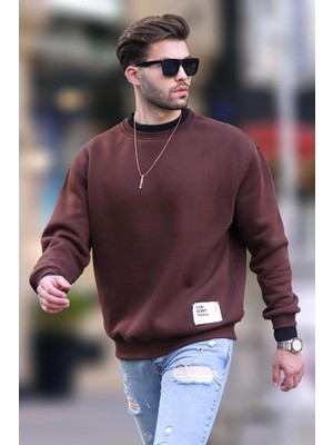 Madmext Acı Kahverengi Bisiklet Yaka Oversize Şardonlu Arma Detaylı Erkek Sweatshirt 7043