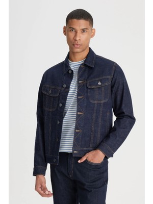 Lee L89ZLJ049 Koyu Mavi Erkek Denim Ceket Dört Cep Detaylı Trucker Jean Rahat Kesim Kot Ceket