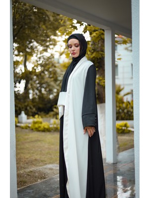 Harika Wear Siyah Beyaz Renklerinden Ferace Abaya