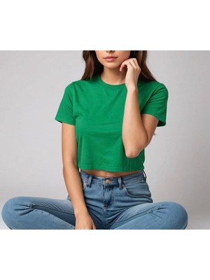 Yeşil Kadın Crop Şık Ve Rahat Crop Tshirt Koleksiyonu Renkli Yaz Cropları Ümodern Klasik Sokak Modası Sportif Crop Top Şehirli Kadın Cropları Trend Crop Tişört