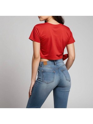 Kırmızı Kadın Crop Şık Ve Rahat Crop Tshirt Koleksiyonu Renkli Yaz Cropları Ümodern Klasik Sokak Modası Sportif Crop Top Şehirli Kadın Cropları Trend Crop Tişört