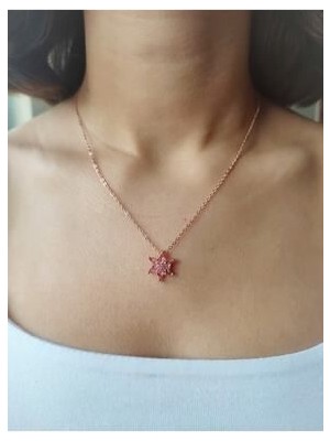 Aurora Jewelry Kadın Rose Gold Zincir Kaplama Zirkon Taşlı Pembe Lotus Çiçeği Kolye