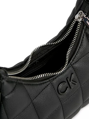 Calvin Klein Kadın Kare Yorgan Zincir Omuz Çantası - Siyah