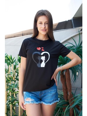 Jument Baskılı Sıfır Yaka Kırışmaz Span Karışımlı Şık Kısa Kol T-shirt Bluz- Siyah Kedi Kalp Desenli