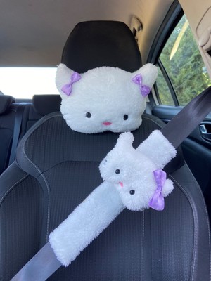 2'Li Set Hello Kitty Kedi Araba Boyun Yastığı Ve Emniyet Kemeri Peluş Kılıf Seti (2 Yastık Ve 2 Kılıf)