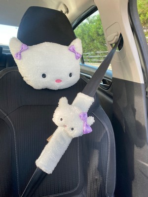 2'Li Set Hello Kitty Kedi Araba Boyun Yastığı Ve Emniyet Kemeri Peluş Kılıf Seti (2 Yastık Ve 2 Kılıf)