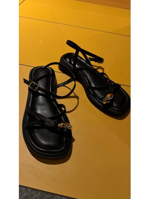 Eataly Shoes Coco Siyah Gold Toka Detaylı Sandalet