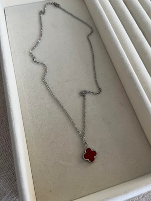 Nona Bordo Yonca Kolye Gümüş