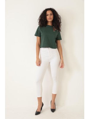 Amida Yeşil Omuzu Gül Nakışlı Basic Crop T-Shirt- 2412