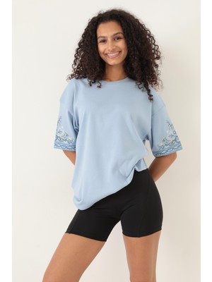 Amida Mavi Kolları Etnik Nakışlı Oversize Kısa Kollu Kadın T-Shirt- 2406