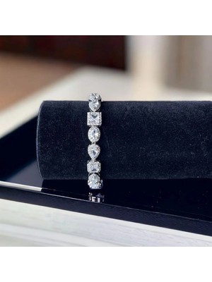 Asteria Jewelry Kadın Zirkon Taşlı Döküm Bileklik