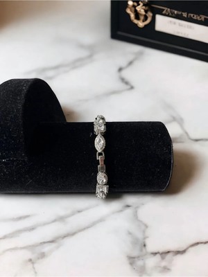 Asteria Jewelry Kadın Zirkon Taşlı Döküm Bileklik