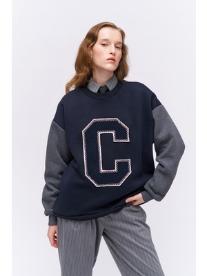 Quzu Keçe Baskı Detaylı Sweatshirt Lacivert