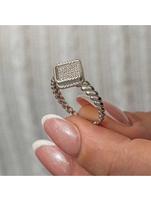 Stil Love Gümüş Kare Zirkon Taşlı Kadın Yüzük