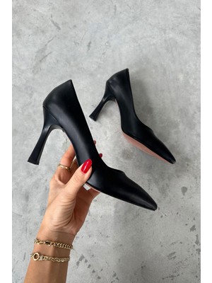 Nelson Siyah Stiletto