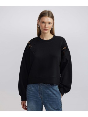 Çiçek Aplikeli Sweatshirt