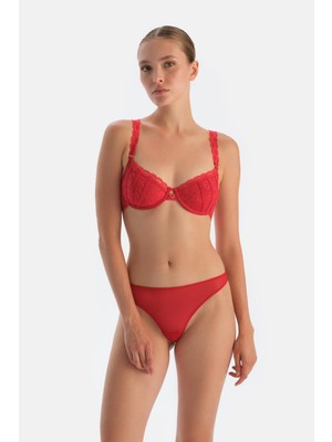 Dagi Kırmızı Arka Aksesuar Detaylı Tüllü Thong Külot