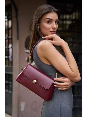 Madamra Bordo Kadın Retro Önden Kapaklı Deri Görünümlü Omuz Çantası