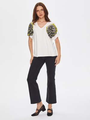 Faik Sönmez Omuzu Çiçek Baskılı V Yaka T-Shirt 69565